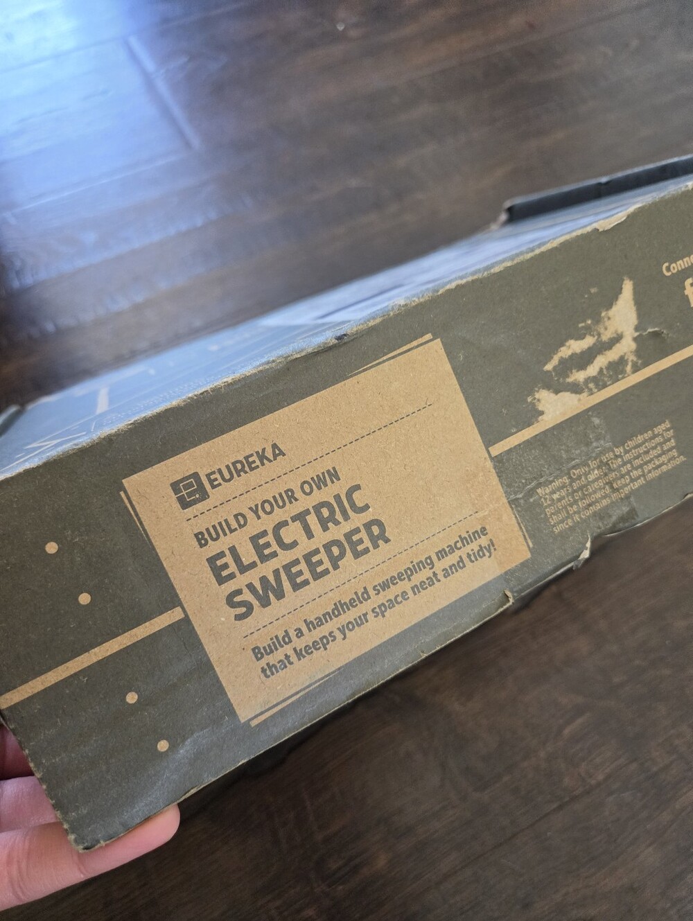NewEureka Crate KiwiCo Electric Sweeper STEM Activity Kit - Picture 2 of 3